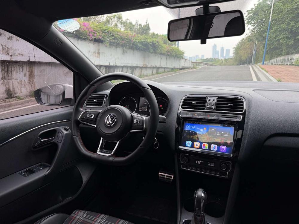 Volkswagen Polo 2016 car image #14