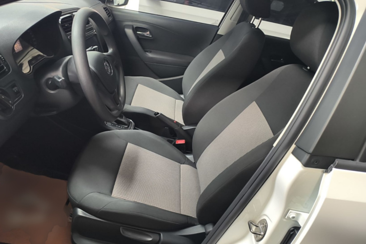 Volkswagen Polo 2018 car image #15