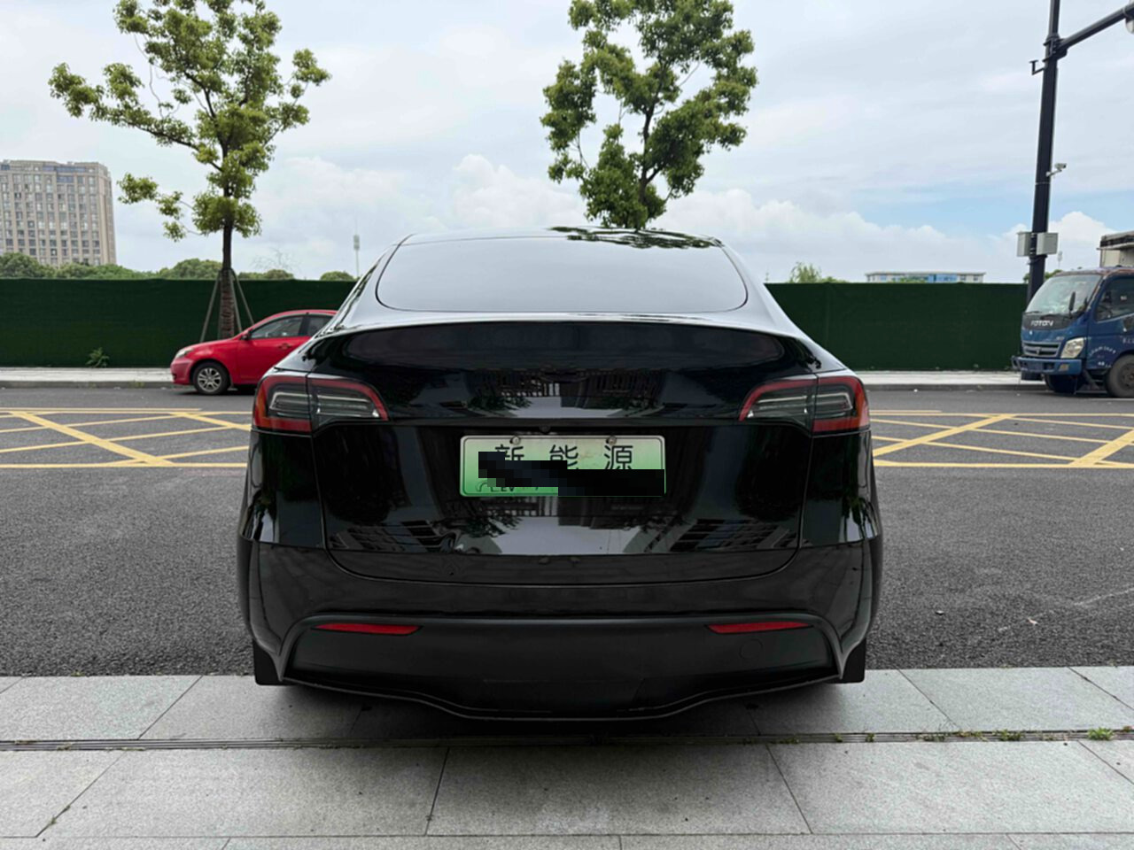 Tesla Model Y 2022 car image #10