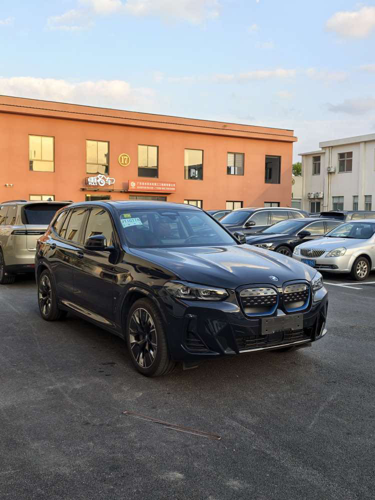 BMW iX3 2021 #2 BMW iX3 2021 immagine di auto #2