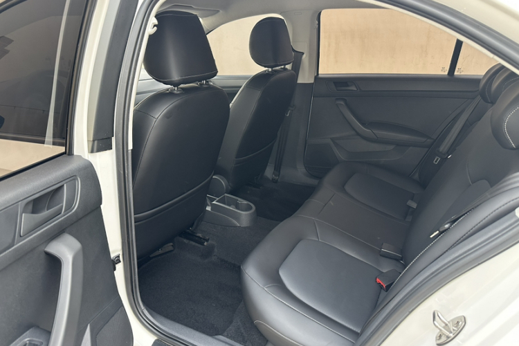 Volkswagen Santana 2022 car image #17