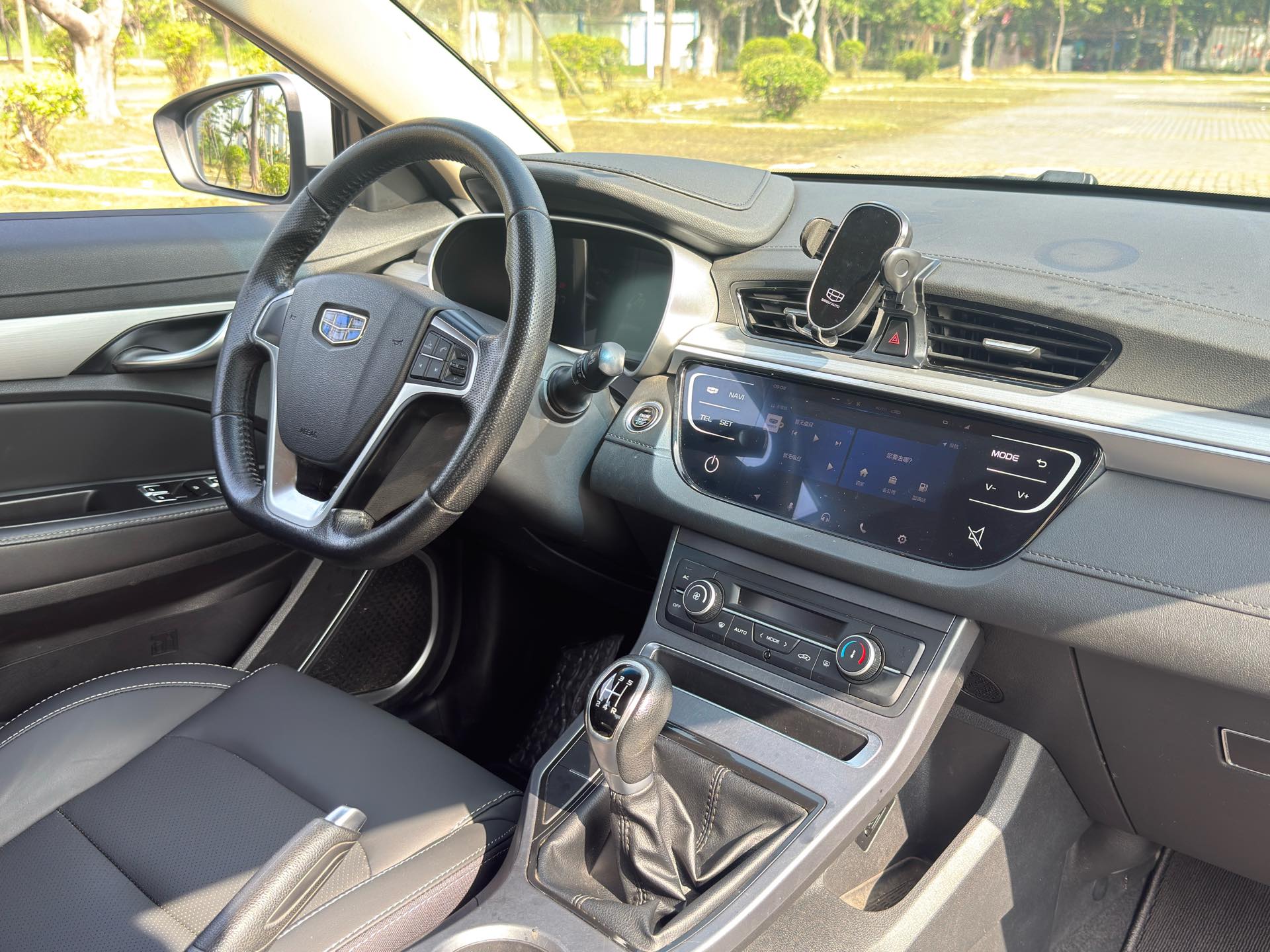 GEELY Emgrand 2019 car image #12