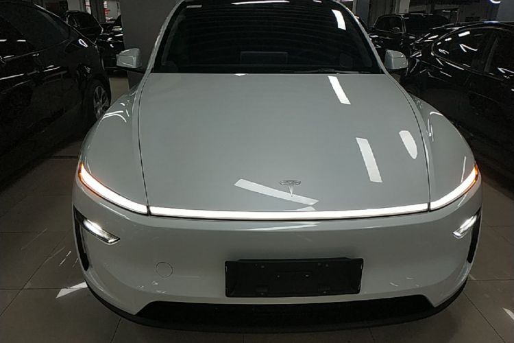 Tesla Model Y 2025 #3 Tesla Model Y 2025 car image #3