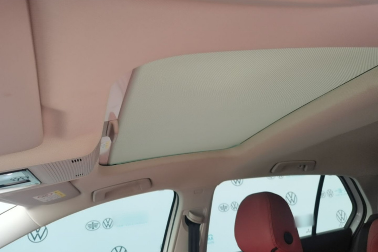 Volkswagen Golf 2024 car image #18