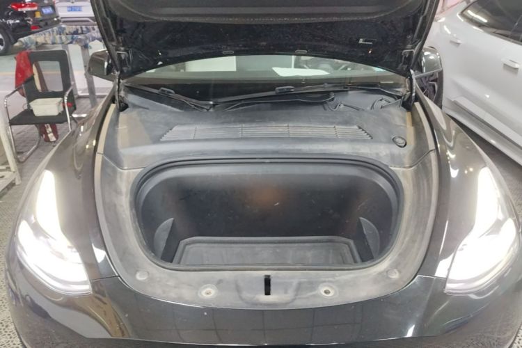 Tesla Model Y 2021 car image #20