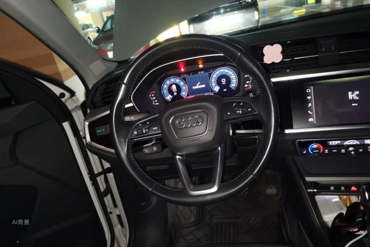 Audi Q3 2020 car image #12