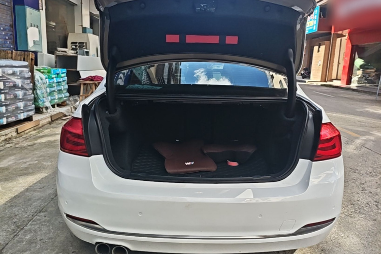 BMW 3 Series 2018 #19 BMW 3 Series 2018 car image #19