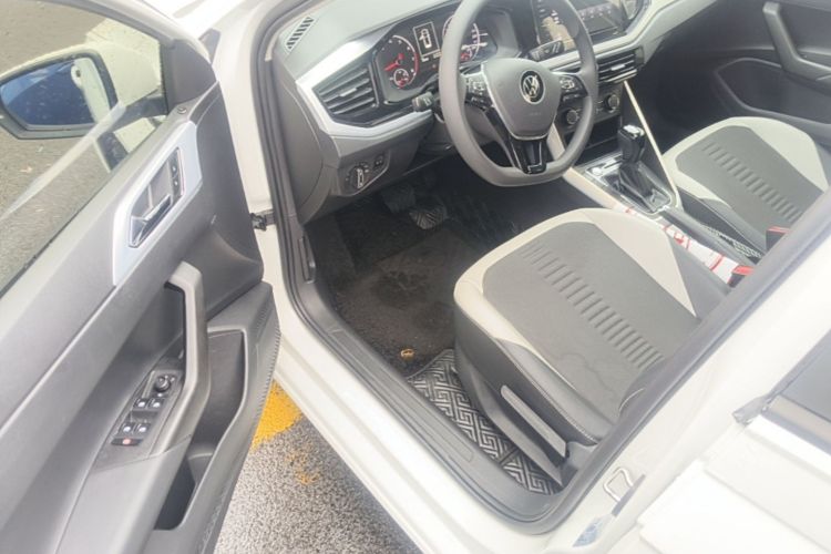 Volkswagen Polo 2021 car image #16