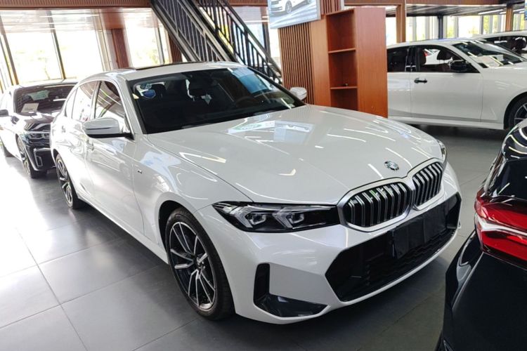 BMW 3 Series 2024 car image #4