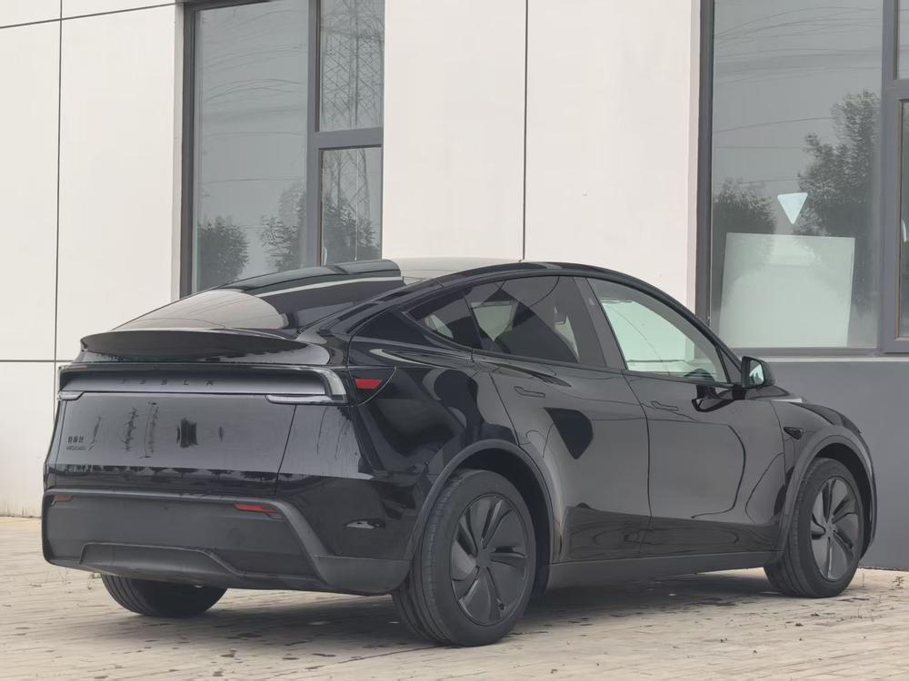 Tesla Model Y 2026 car image #6