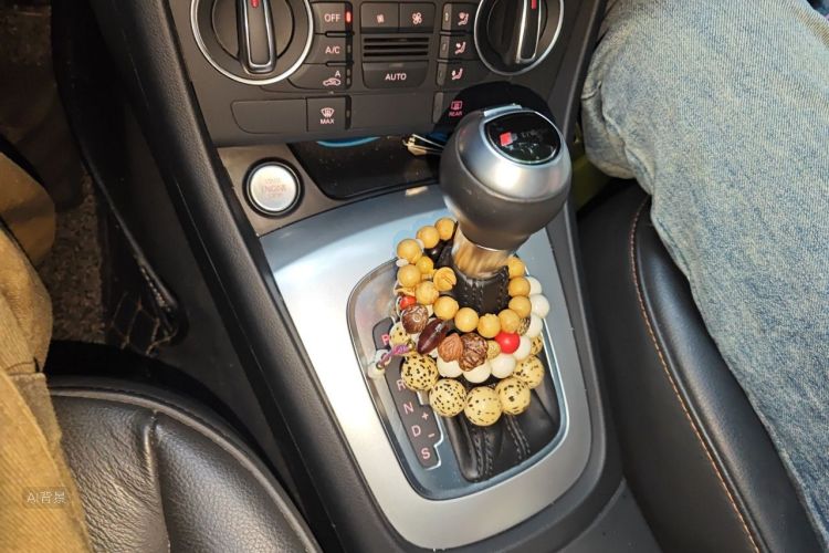 Audi Q3 2018 car image #16