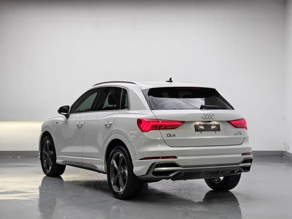 Audi Q3 2023 car image #4