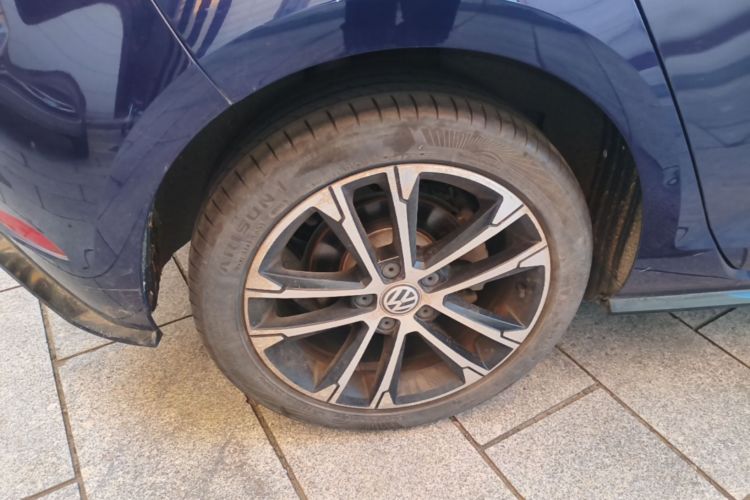 Volkswagen Golf 2019 car image #5