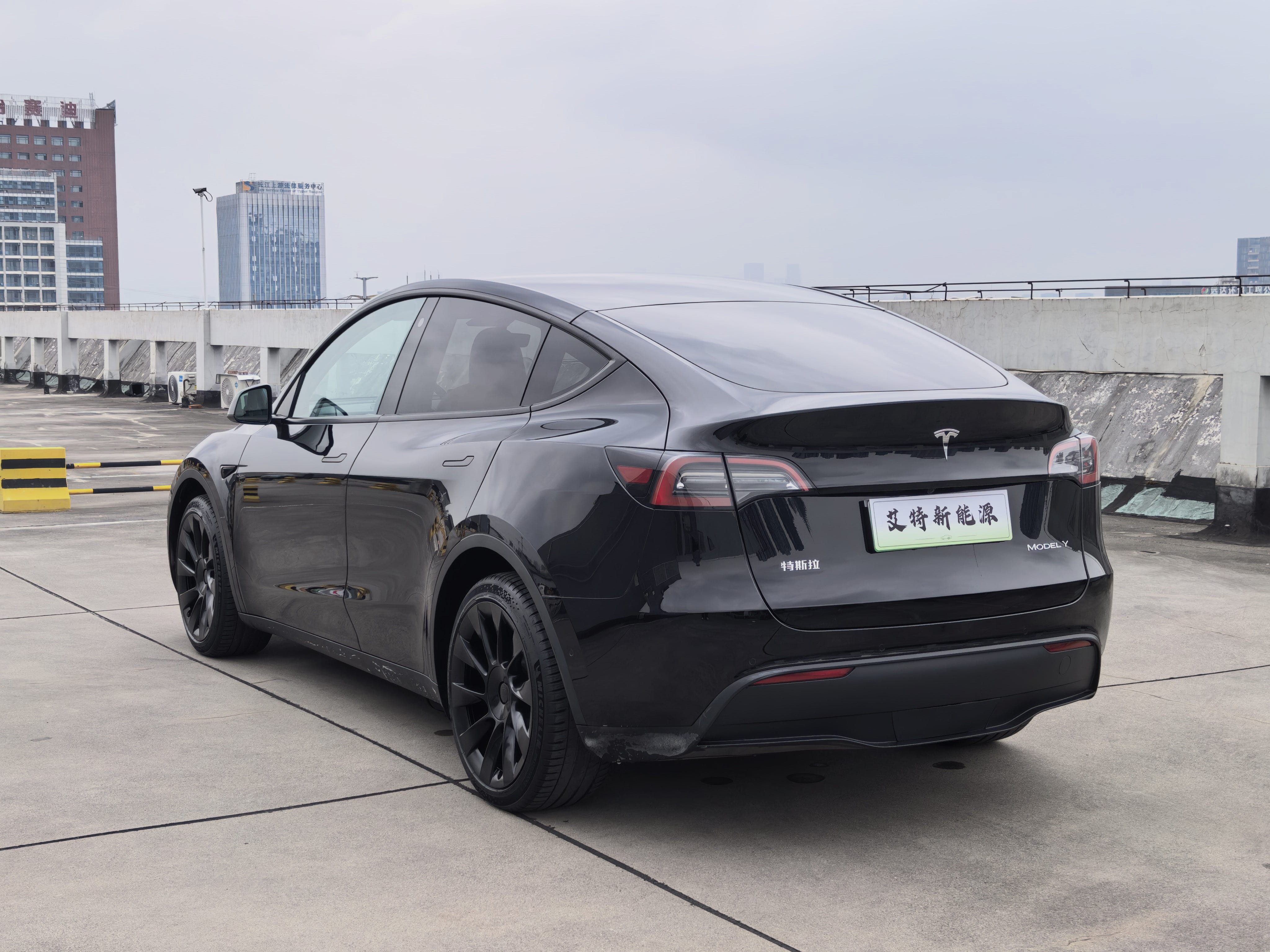 Tesla Model Y 2022 car image #4