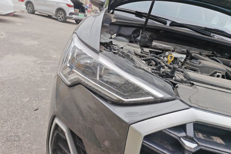 Audi Q3 2023 car image #8