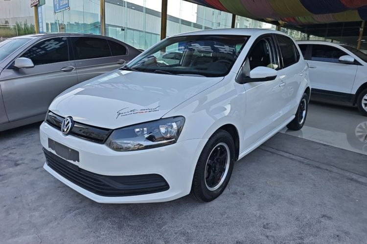 Volkswagen Polo 2015 car image #2