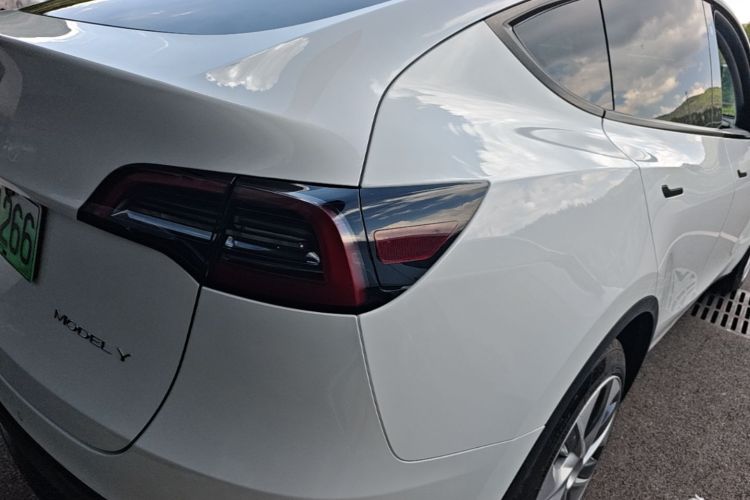 Tesla Model Y 2023 #8 Tesla Model Y 2023 car image #8