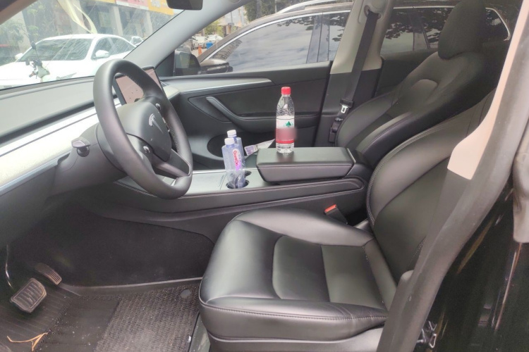 Tesla Model Y 2023 car image #15