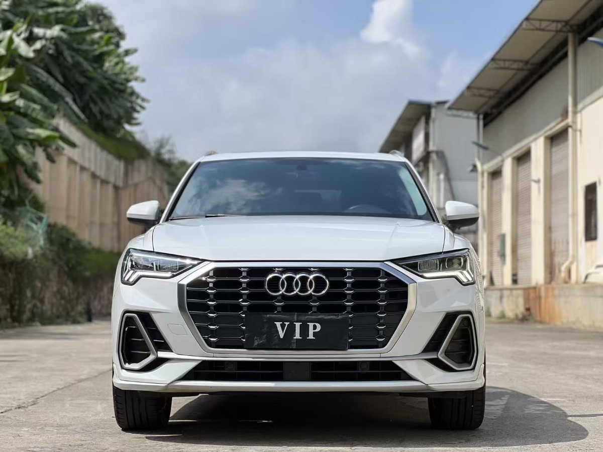 Audi Q3 2020 car image #2