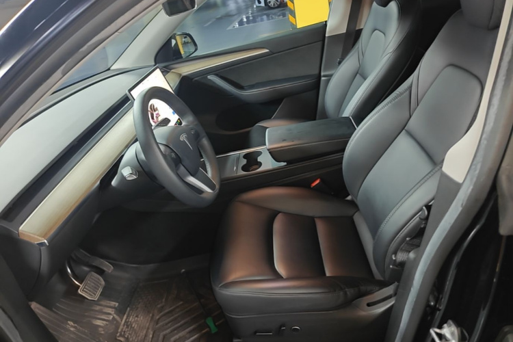 Tesla Model Y 2023 #19 Tesla Model Y 2023 car image #19