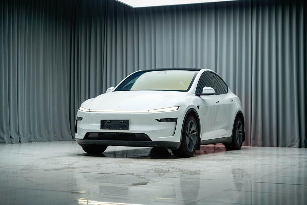 Tesla Model Y 2026 #5 Tesla Model Y 2026 car image #5