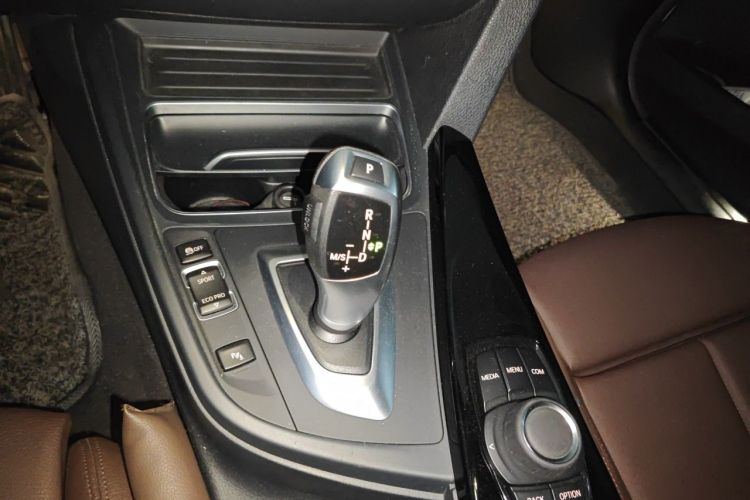 BMW 3 Series 2018 #14 BMW 3 Series 2018 car image #14