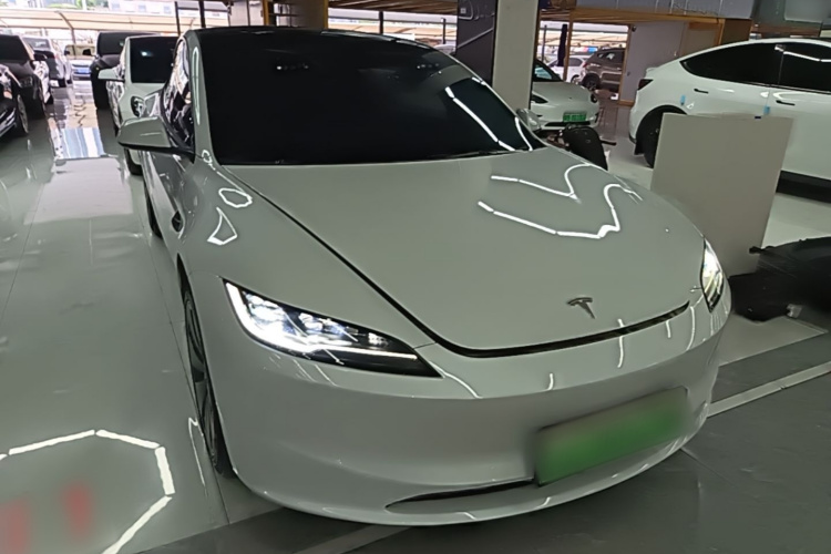 Tesla Model 3 2024 immagine di auto #4
