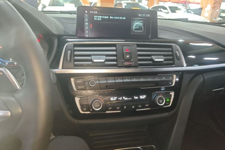 BMW 3 Series 2019 #13 BMW 3 Series 2019 car image #13