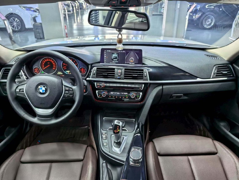 BMW 3 Series 2019 car image #8