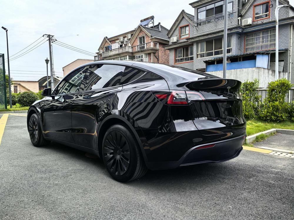 Tesla Model Y 2023 #4 Tesla Model Y 2023 car image #4