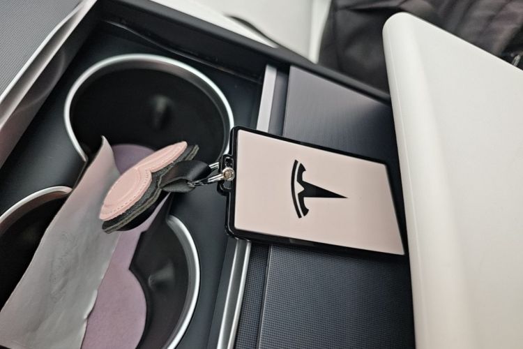 Tesla Model 3 2025 immagine di auto #9