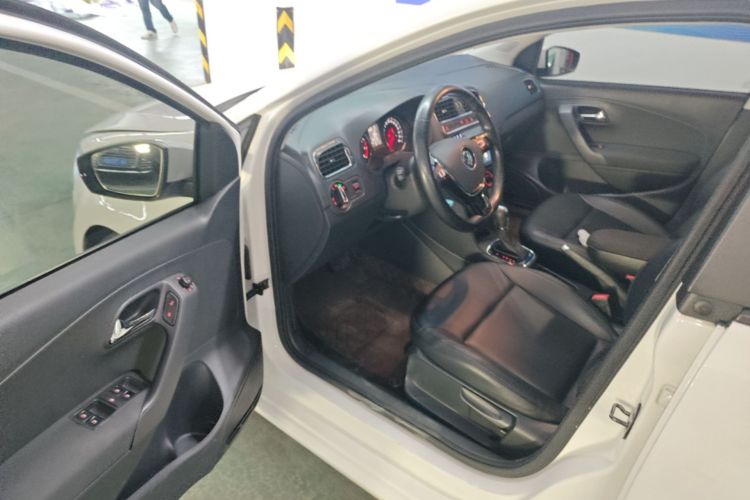 Volkswagen Polo 2019 car image #12