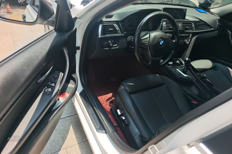BMW 3 Series 2018 car image #18