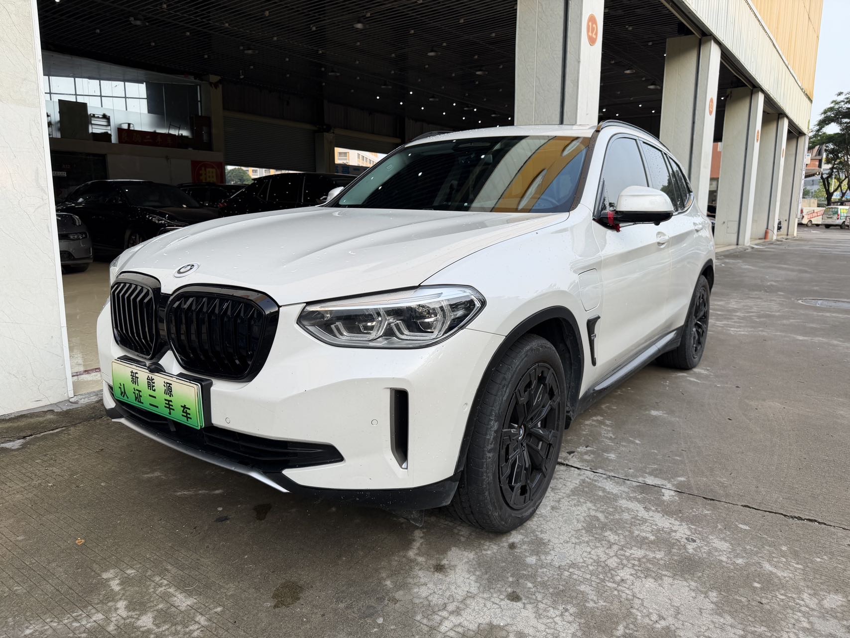 BMW iX3 2021 car image 