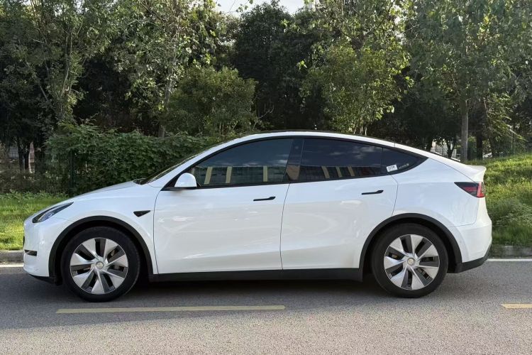 Tesla Model Y 2022 #5 Tesla Model Y 2022 car image #5