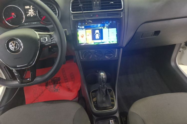 Volkswagen Polo 2017 car image #17