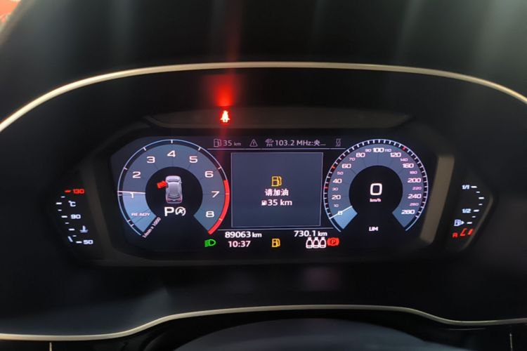 Audi Q3 2019 car image #12