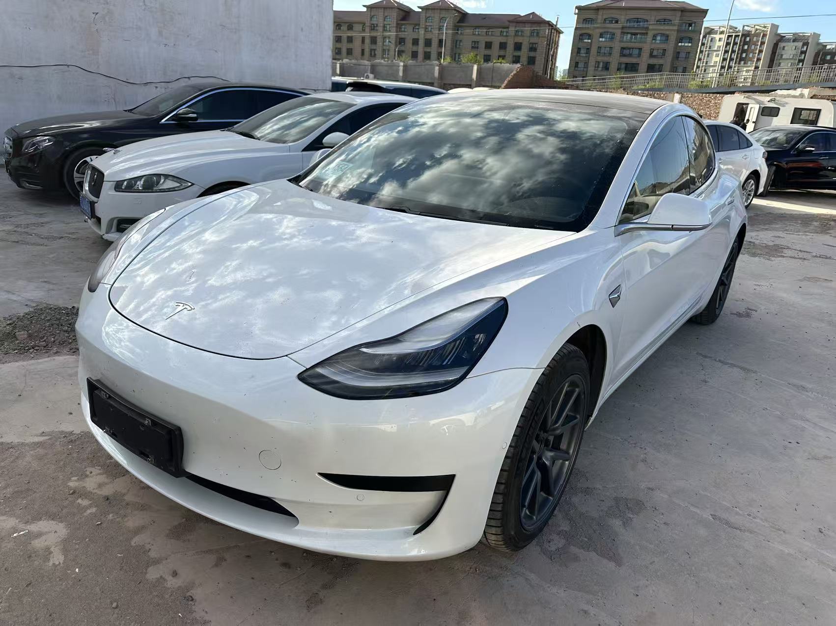 Tesla Model 3 2020 car image 