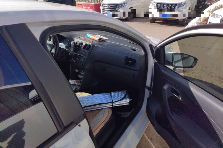 Volkswagen Polo 2016 car image #21