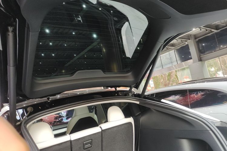 Tesla Model Y 2022 #19 Tesla Model Y 2022 car image #19
