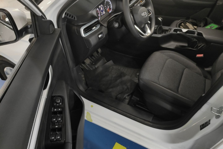 GEELY Emgrand 2025 #16 GEELY Emgrand 2025 car image #16