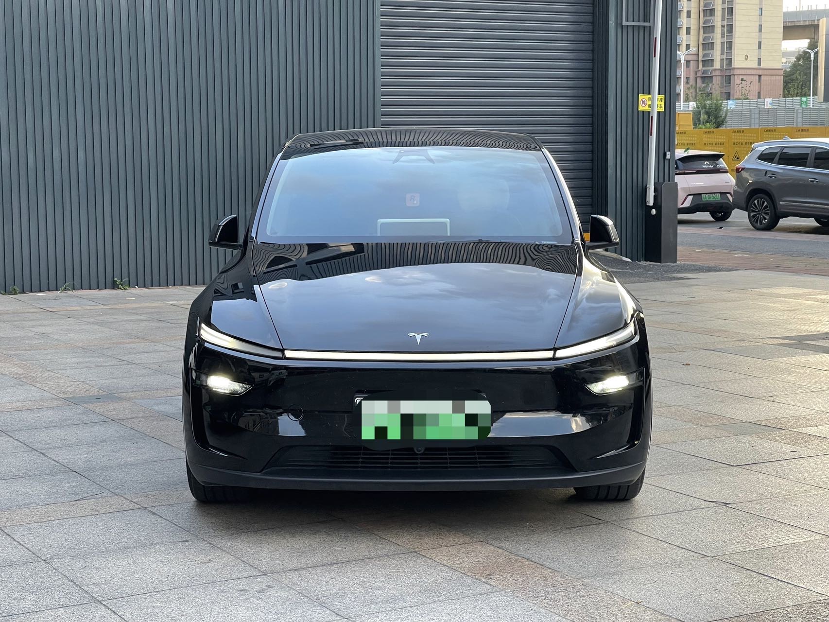 Tesla Model Y 2025 #2 Tesla Model Y 2025 car image #2