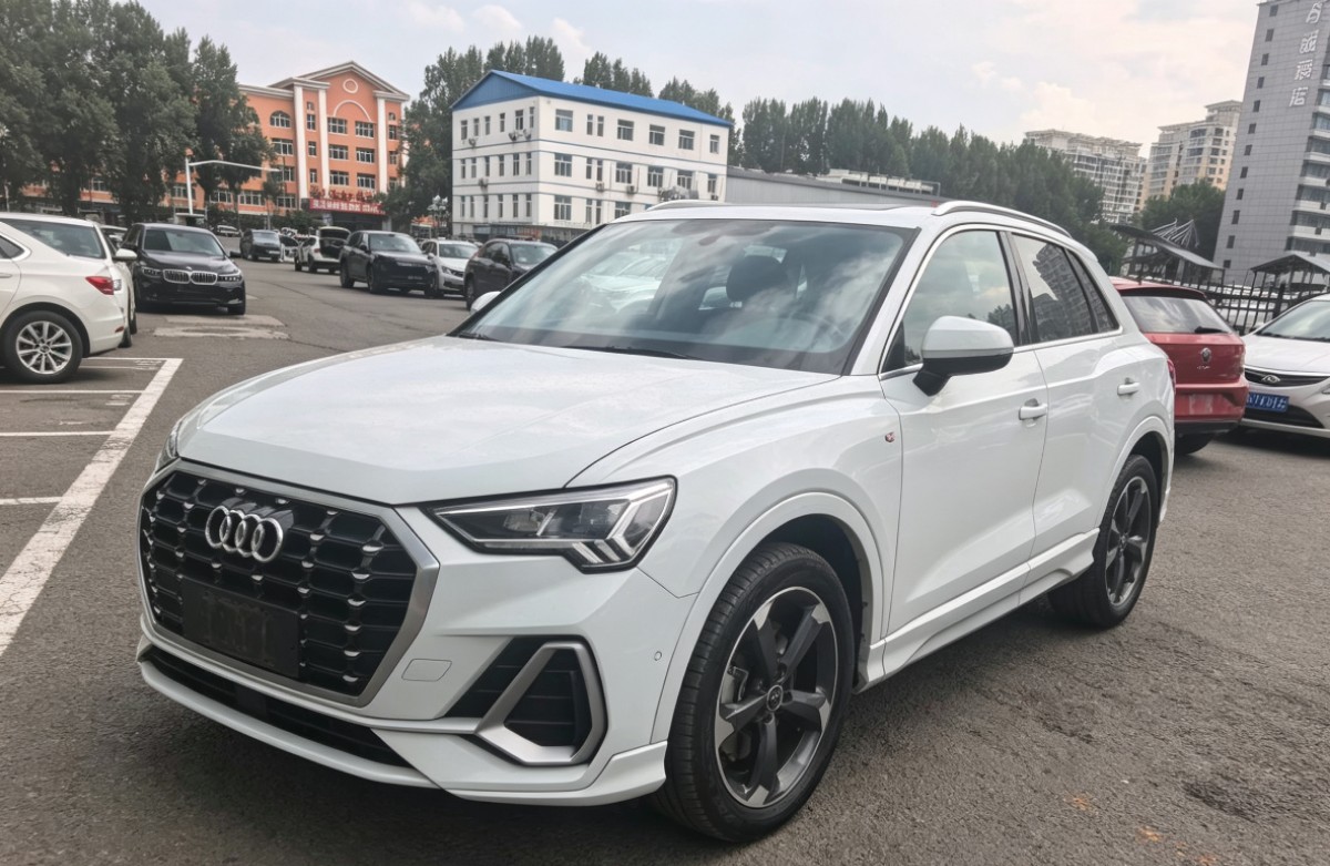 Audi Q3 2023 car image 