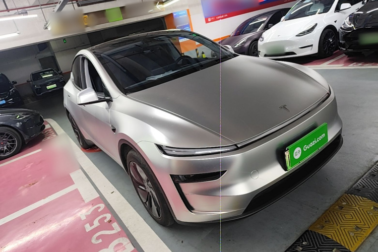 Tesla Model Y 2025 car image #4