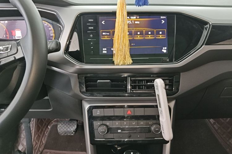Volkswagen T-Cross 2020 car image #13