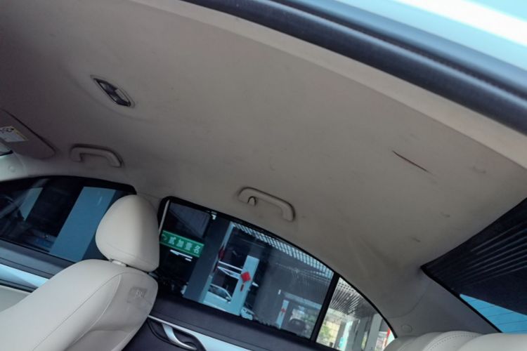 GEELY Emgrand 2018 car image #18