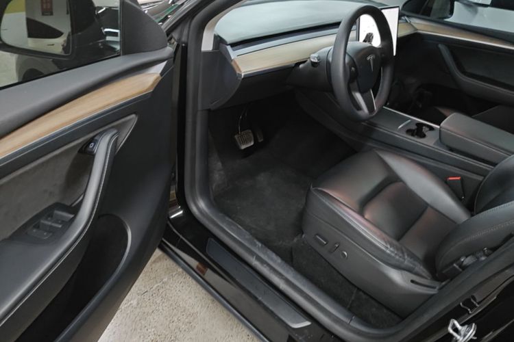 Tesla Model Y 2021 #16 Tesla Model Y 2021 car image #16