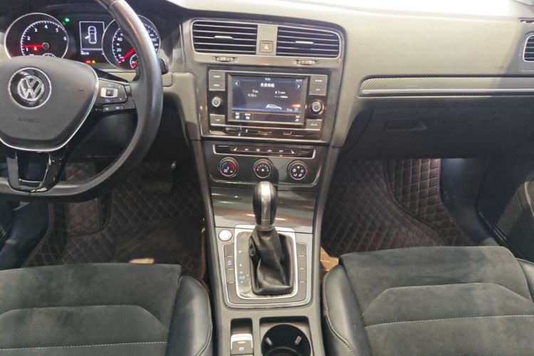 Volkswagen Golf 2018 car image #13