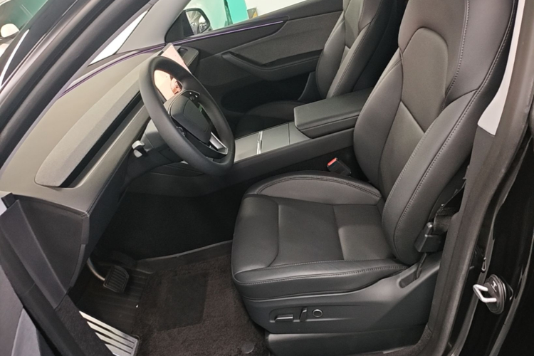 Tesla Model Y 2025 #15 Tesla Model Y 2025 car image #15