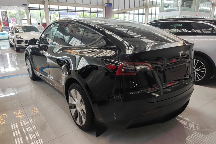 Tesla Model Y 2022 car image #7